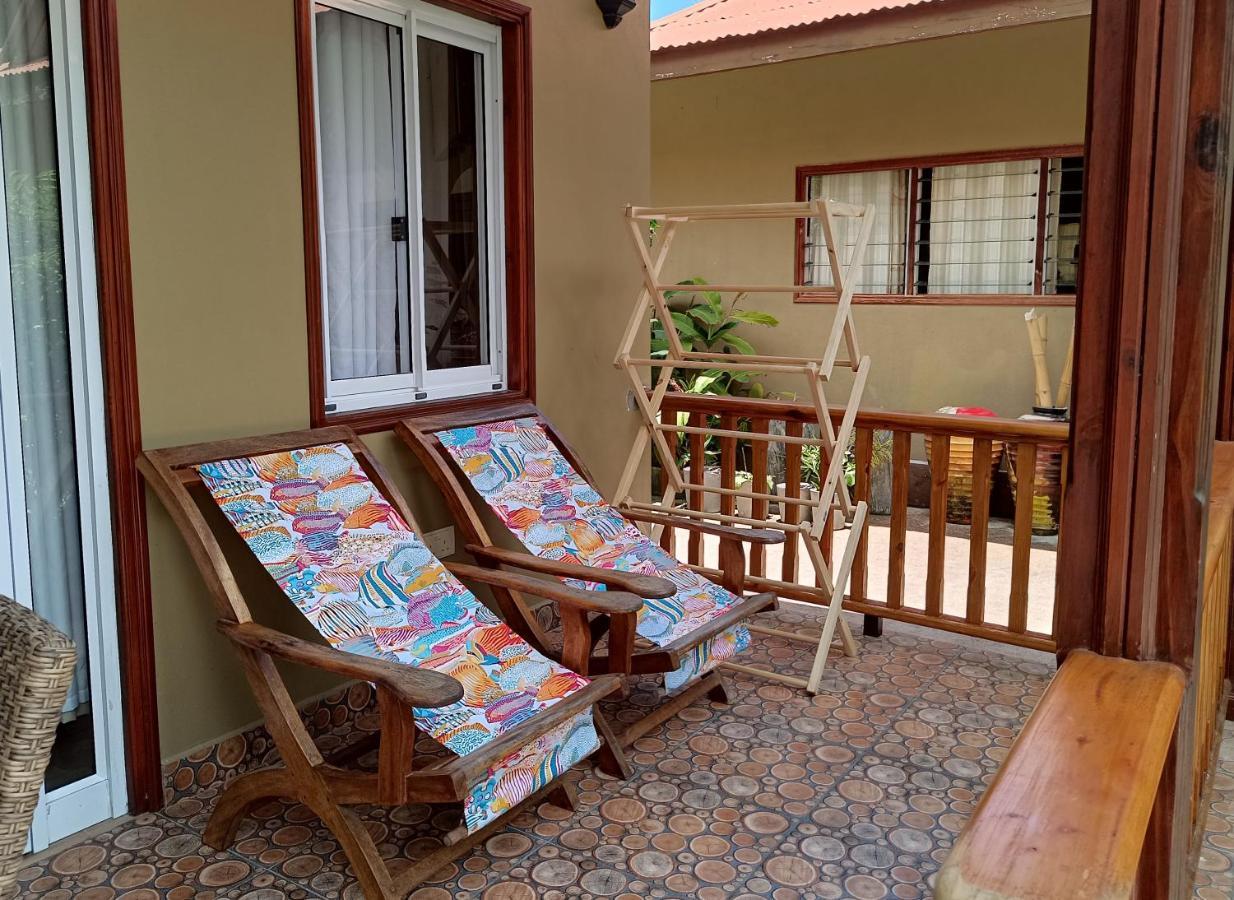 Badamier Self-Catering Apartamento La Digue Exterior foto